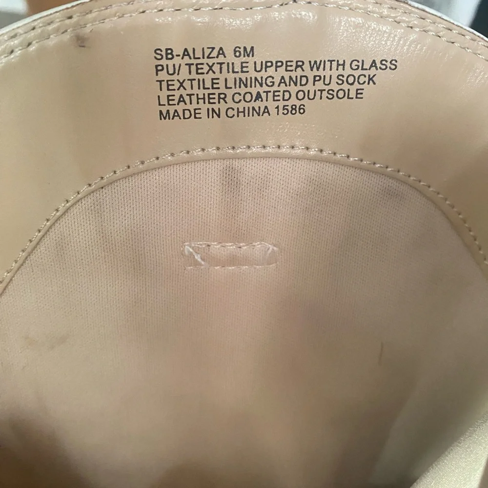 Chic White Embroidered Heeled Boots - Picture 4 of 4